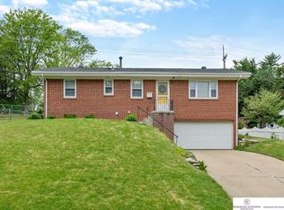 7429 Schuyler Dr, Omaha, NE 68114