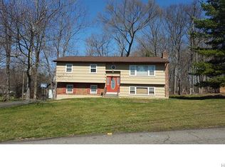 3 Haven Ct, Airmont, NY 10952