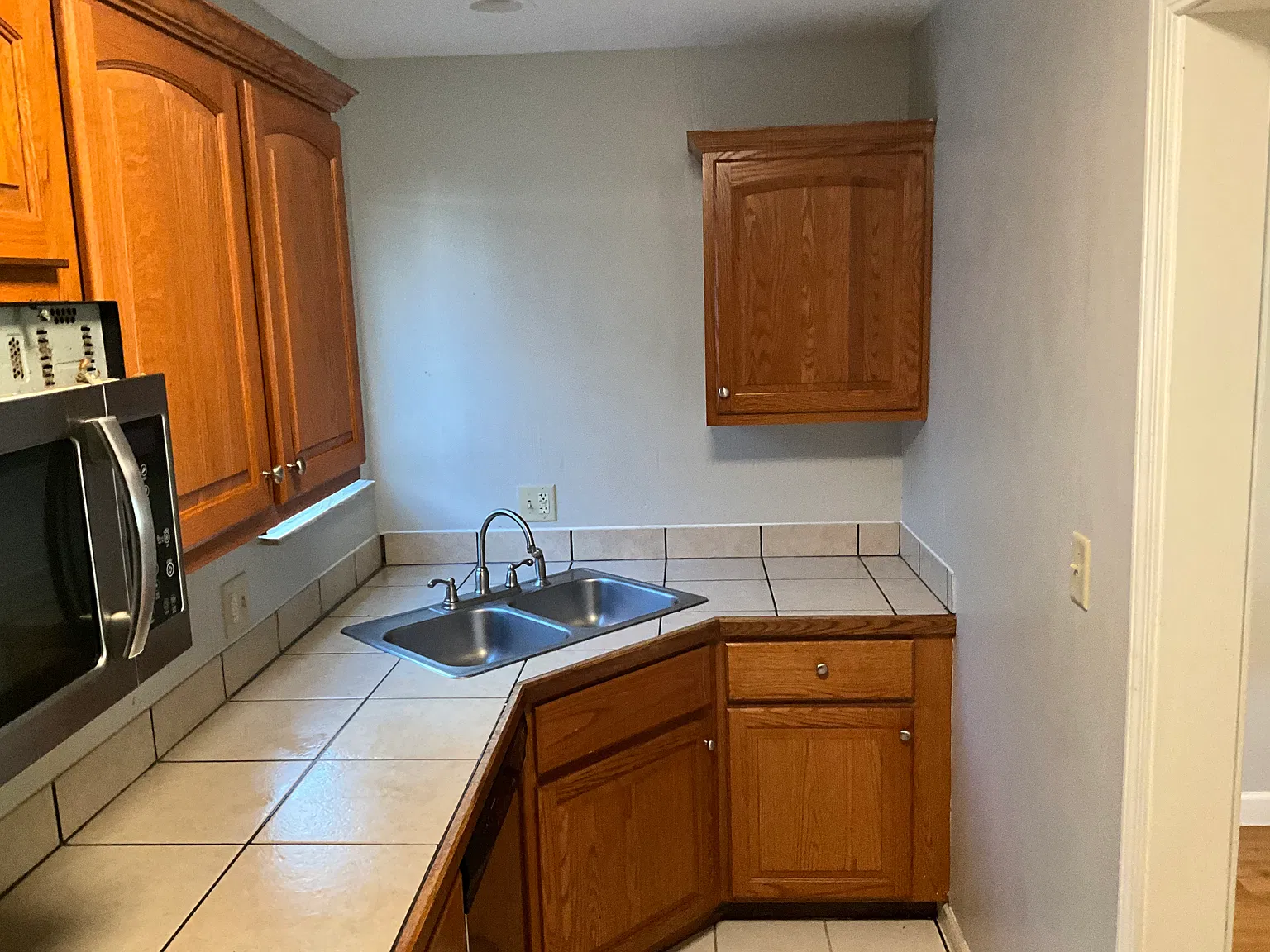 1602 Amblewood Dr — Photo 2
