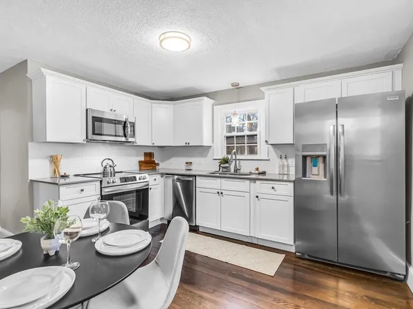 141 Parkerview St, Springfield, MA 01129