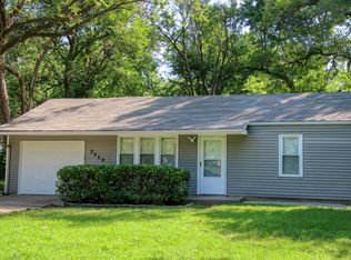 2420 SW Edgewater Ter, Topeka, KS 66614