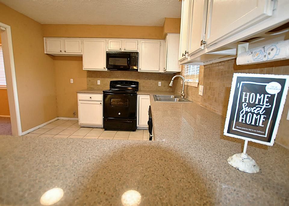 1st image of 15426 Gateview Ln