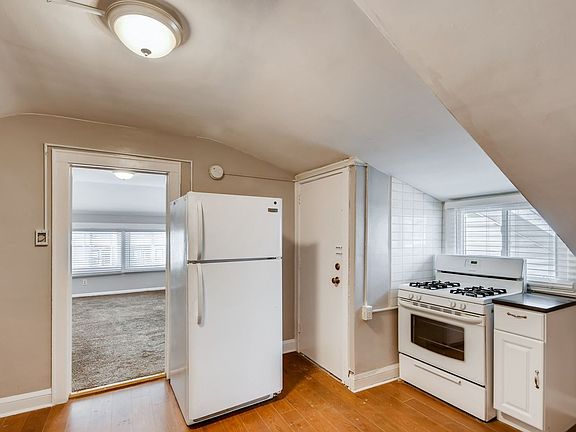 3rd image of 3044 Pleasant Ave #301