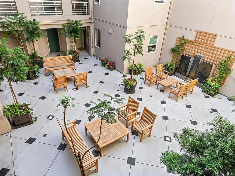 common area accessible from 1 FL