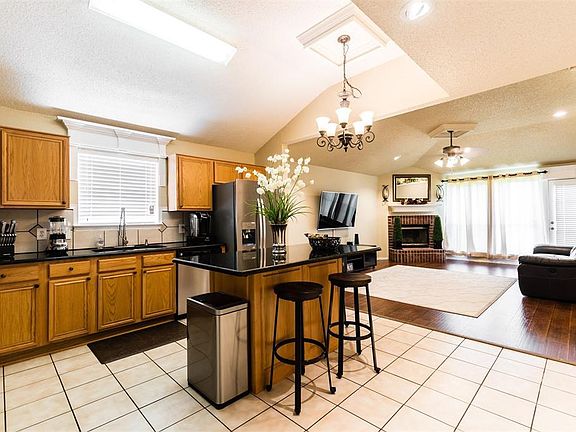 5th image of 3809 N Summer Trail Dr