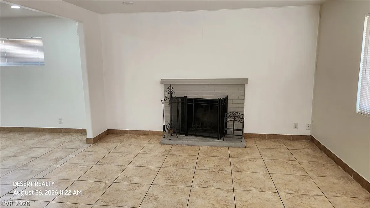 3 bed, 1372 sqft, $1,801 — Photo 3