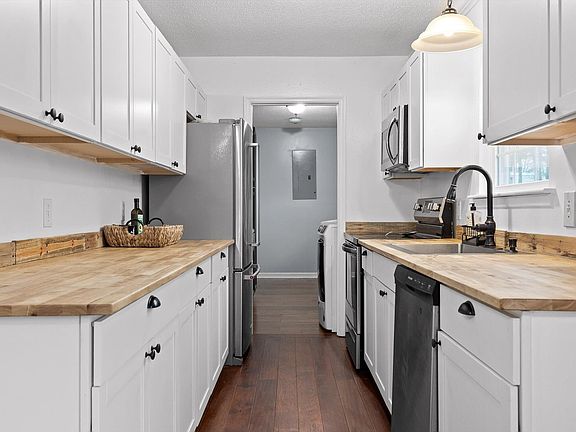 3rd image of 70 Pinoak Rd