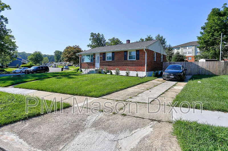 3 bed, 2.0 bath, 2080 sqft, $3,050 — Photo 3