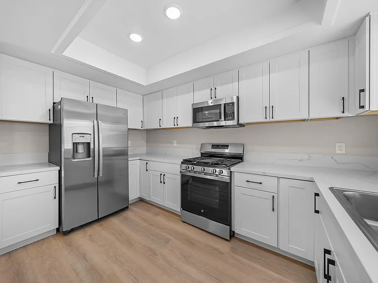 261 Hillcrest Dr #B — Photo 11