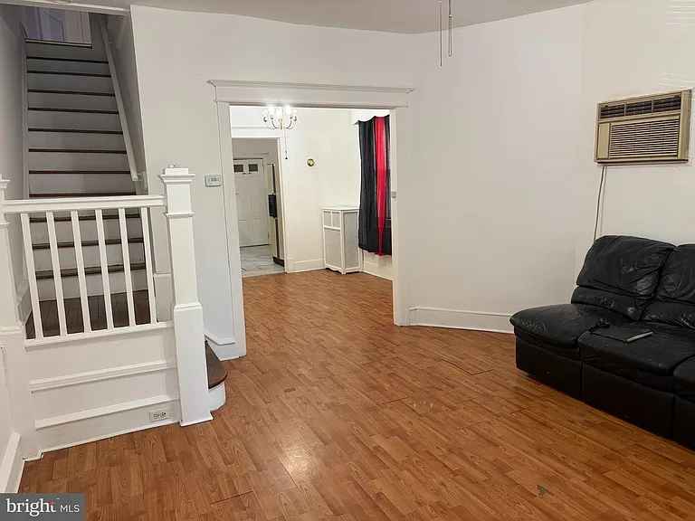 7058 Saybrook Ave — Photo 5