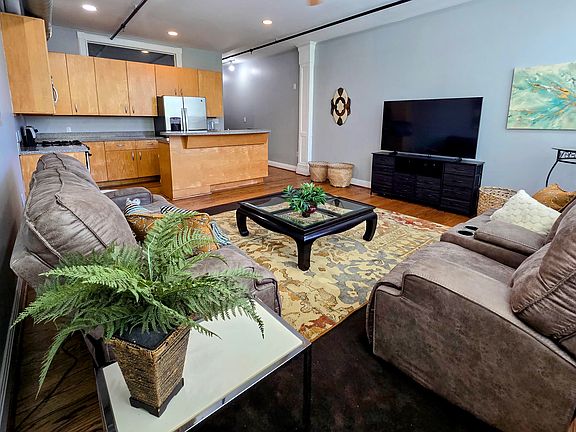 Living room/Kitchen Combo