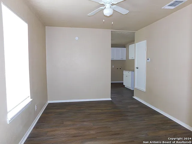 3 bed, 1.0 bath, 1560 sqft, $925 — Photo 3