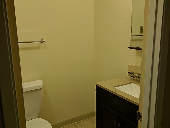3rd image of 1004 SE 128th Ave