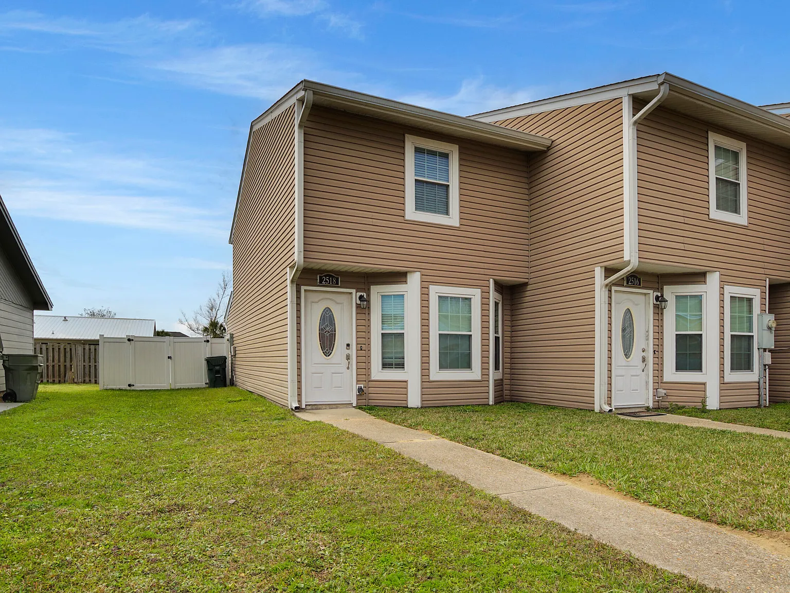 2 bed, 1.5 bath, 1004 sqft, $1,500 — Photo 2