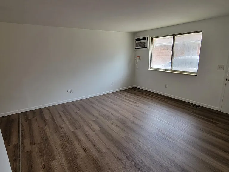 1529 Miami Ave — Photo 12