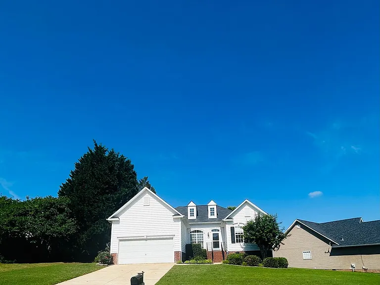 711 Dutchman Ct — Photo 1