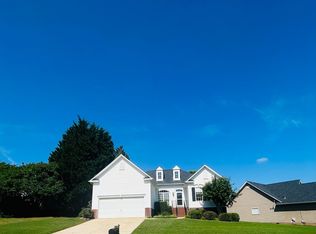 711 Dutchman Ct, Greer, SC 29651