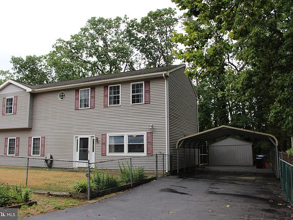 2nd image of 319 Sumach St