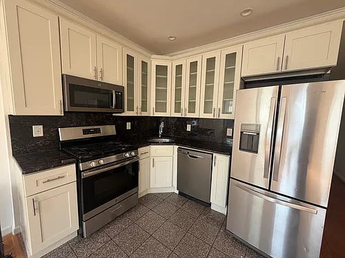 377 Danforth Ave Photo 1