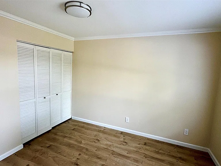 46 W Orangeburg Rd — Photo 15