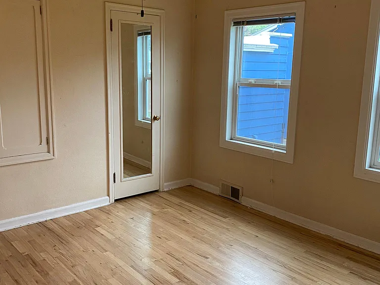 333 N Ave E — Photo 8