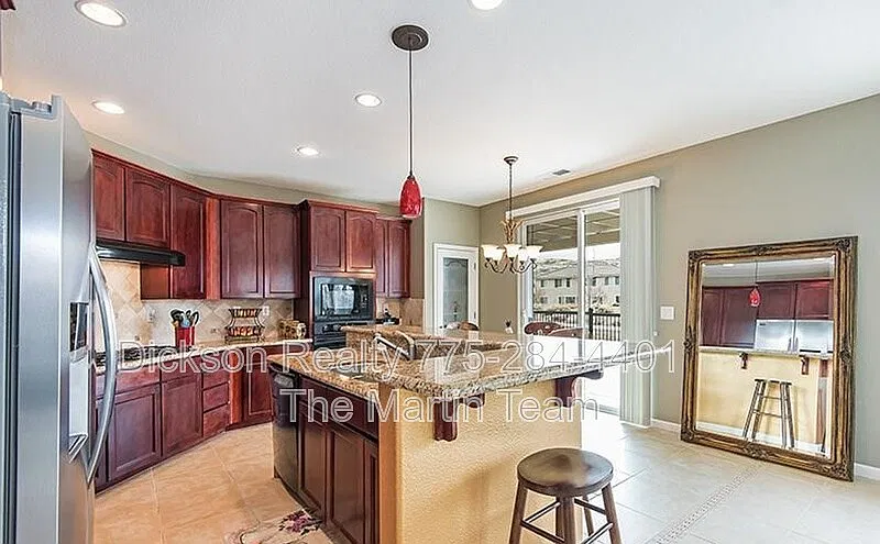 4 bed, 2.5 bath, 2389 sqft, $2,850 — Photo 2
