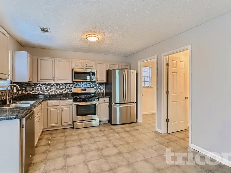 535 Concord Ter — Photo 17