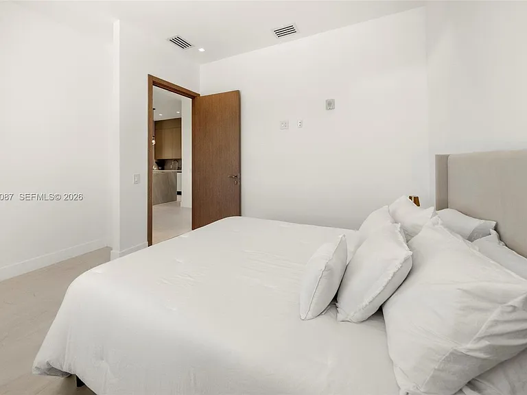 246 NE 6th Ave #302 — Photo 17