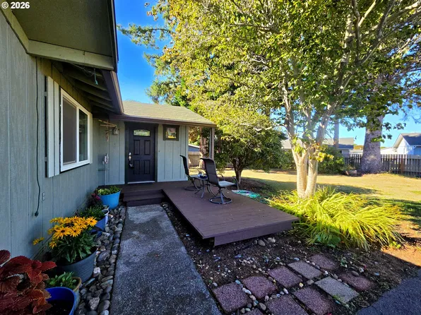 417 Railroad St, Brookings, OR 97415