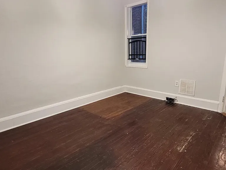 How many people can Seat Here in This Spacious Dining Room?