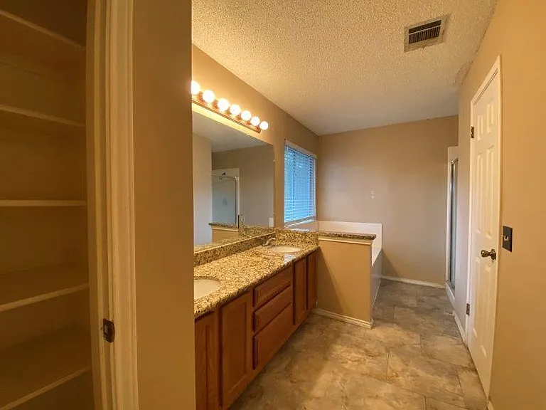 1903 Balsam Way — Photo 9