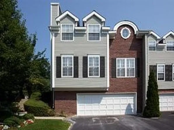 54 Chelsea Dr, Smithtown, NY 11787