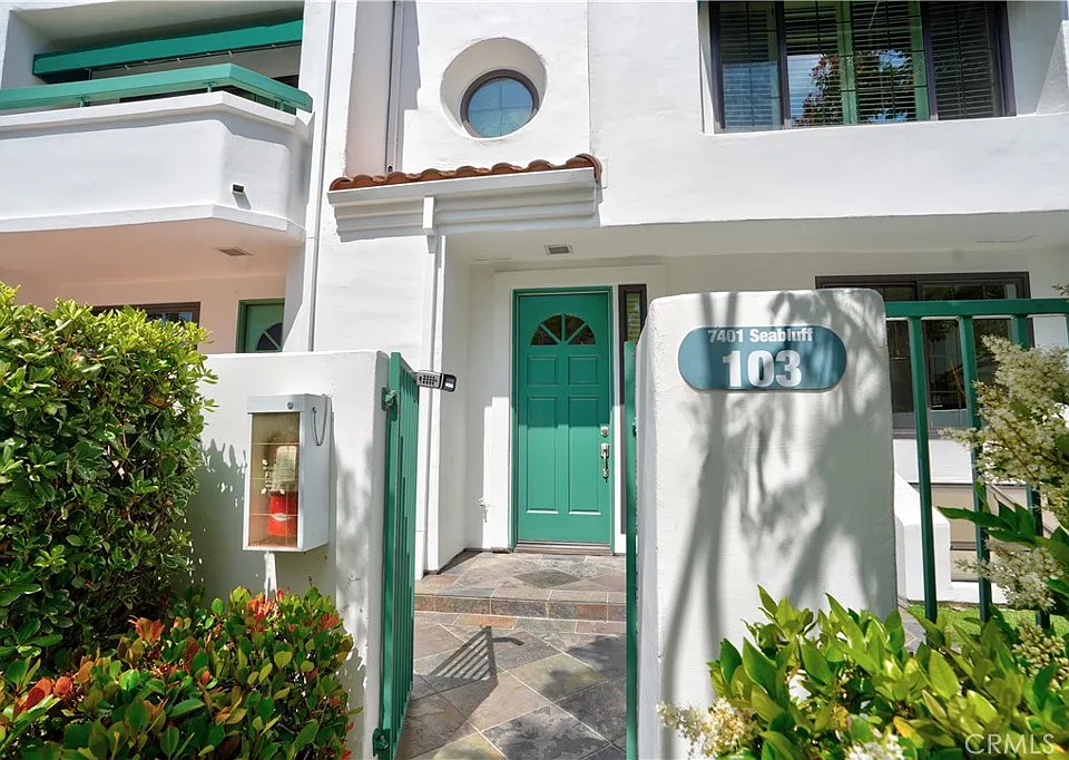 7401 Seabluff Dr #103