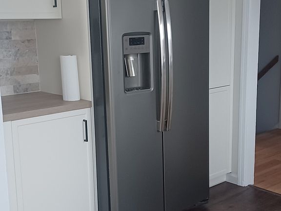 3rd image of 79 Bennett Ave #2