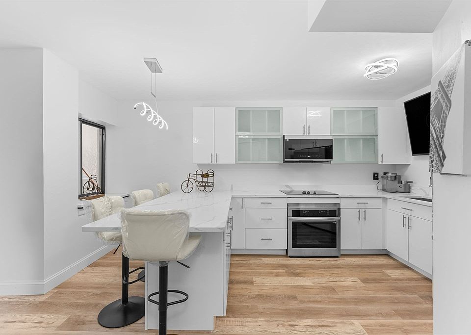 1st image of 300 Lynn Shore Dr APT 210