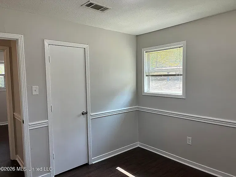 3 bed, 1100 sqft, $1,450 — Photo 1