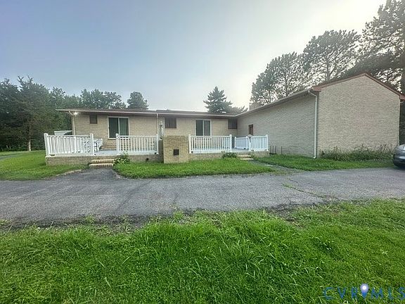 4th image of 23802 Addison St