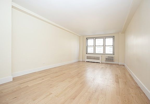 2nd image of 160 E 27th St APT 4E