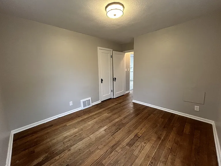 2022 Kentucky St — Photo 11
