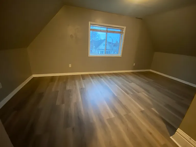 2211 Queen Ave N #2 — Photo 4