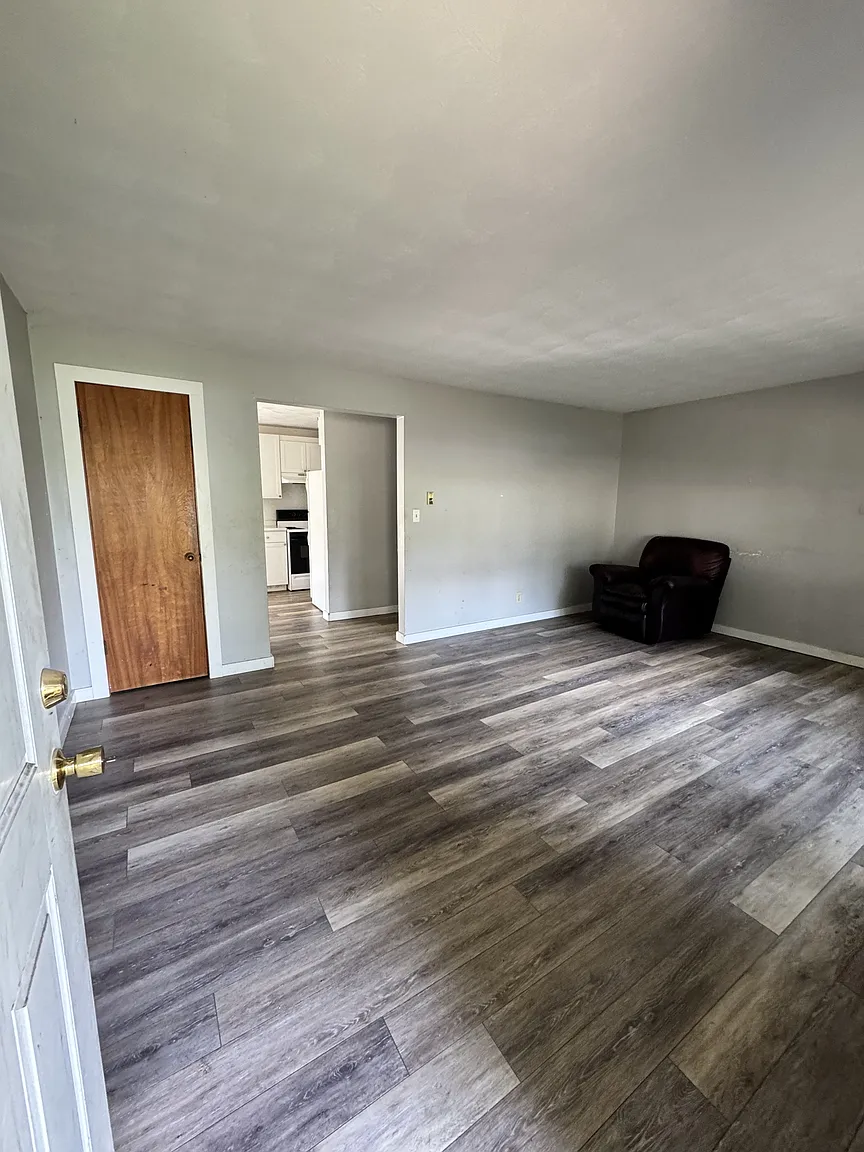 2505 Pine Ave #6 photo 1