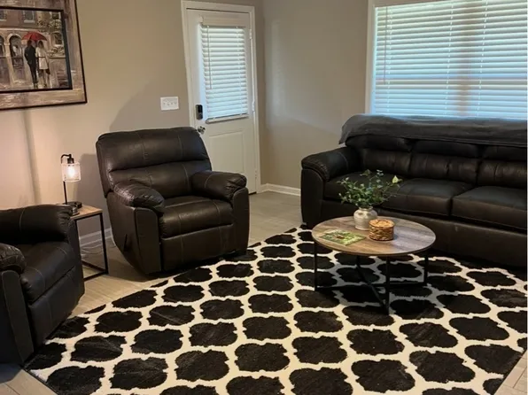 210 Oak Ct, Florence, AL
