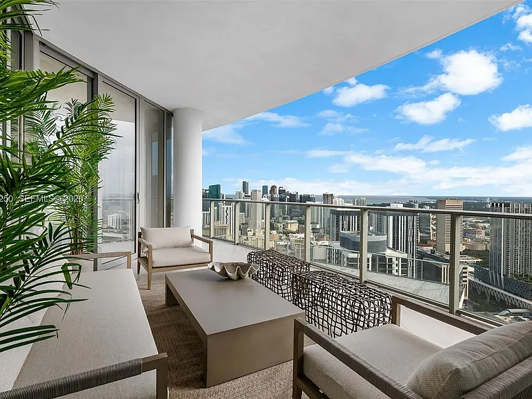 851 NE 1st Ave #Penthouse 4912 — Photo 17