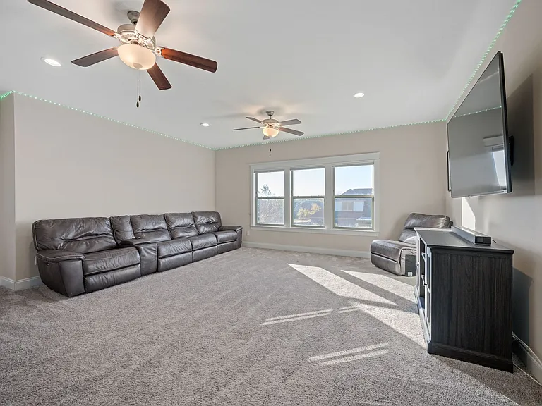 271 Hemlock Dr — Photo 25