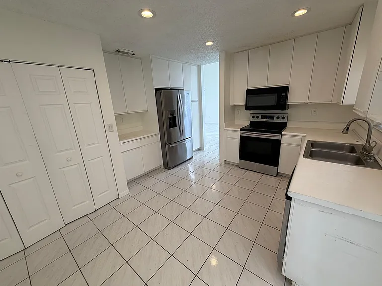 3780 Amalfi Dr #3780 — Photo 24