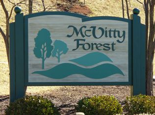 3060 McVitty Forest Dr APT 210, Roanoke, VA 24018