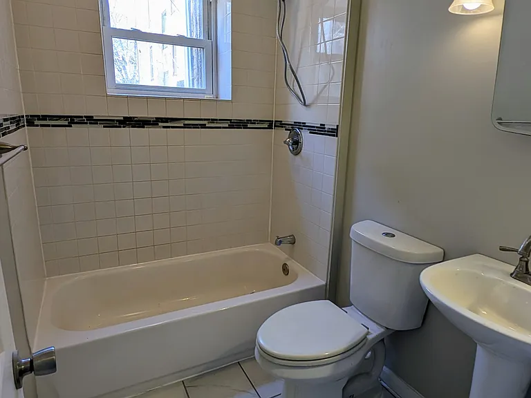 1515 W Westmoreland St #1 — Photo 8
