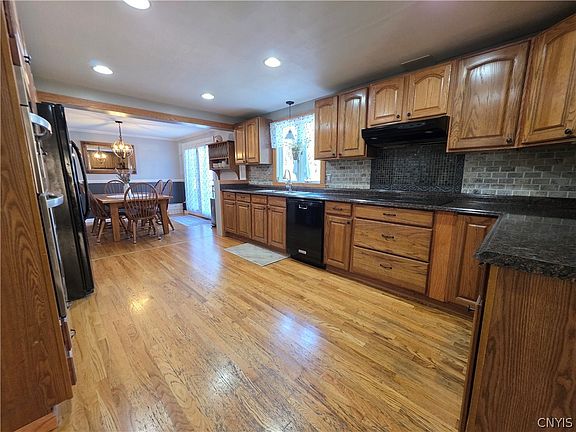 3rd image of 106 Thorndike Ln