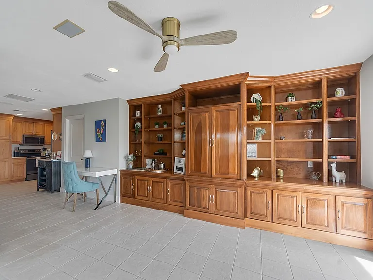 1914 Robalo Dr — Photo 10