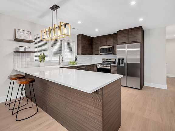 2nd image of 820 S Maple Ave #3